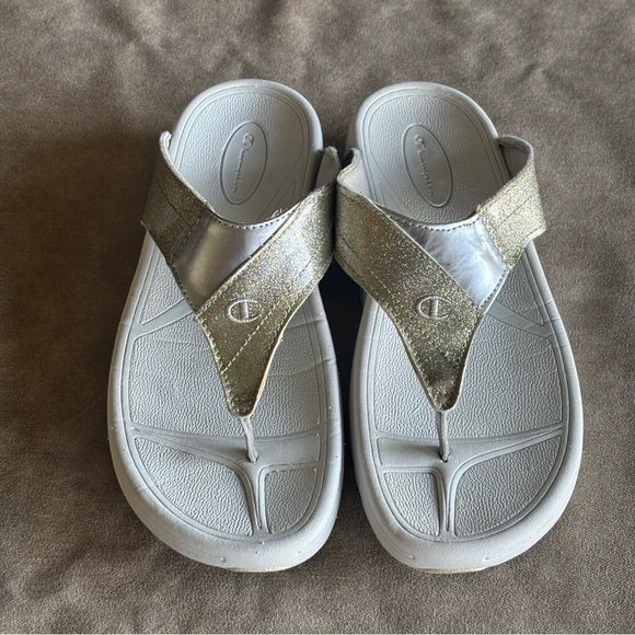 Champion's Women's White & Gold Thong Sandals Sz 9 - Picture 1 of 9